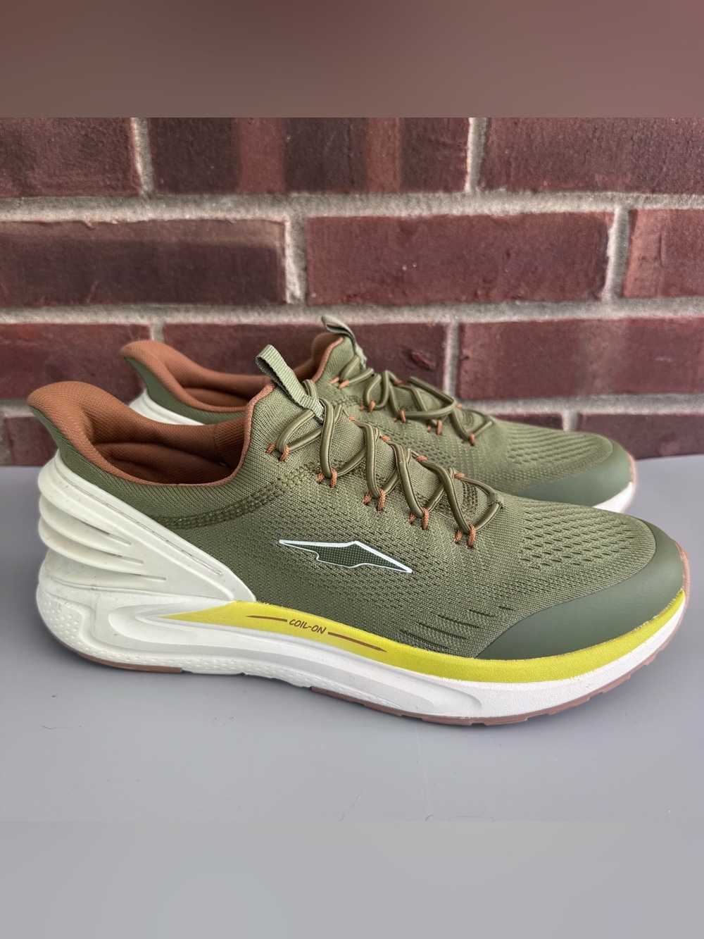AVIA Avi-Verge Coil-On 2.0 Men’s Running Shoes Olive Green Size 10 Sneakers. In